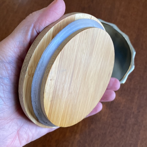 Shiny Gold Opaque Glass Jar with Lid - Picture 7 of 9